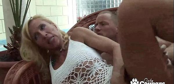  Sexy Granny Melissa Q Has Her Seasoned Old Twat Pounded